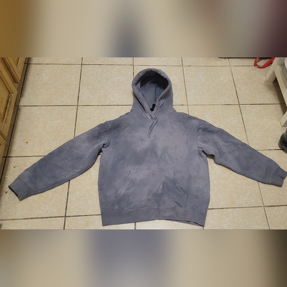 Men's gray hoodie. Size Medium. Made in Vietnam.  60% cotton, 40% polyester.  Go